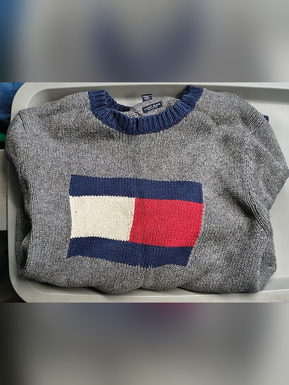 Men's Tommy Hilfiger Gray Crewneck Sweater with Flag Panel SIZE M
